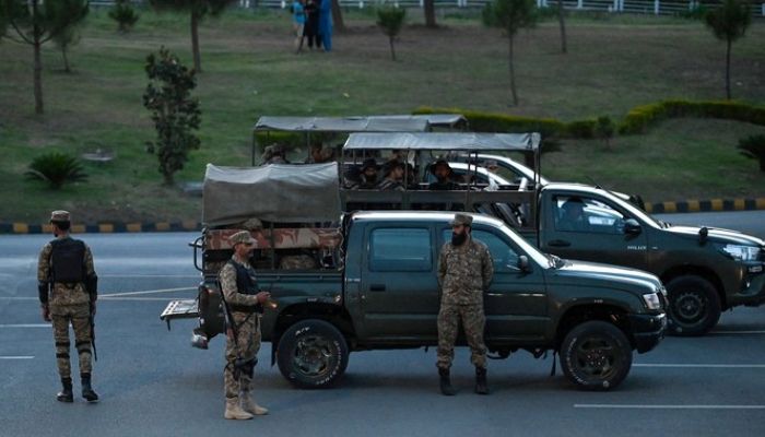 Suicide attack on Pakistan army base kills 23