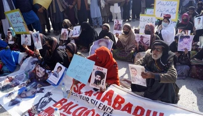 Pakistan police arrest scores at female-led rally