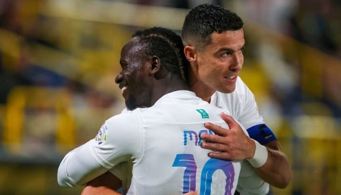 Ronaldo marks his 1,200th game in style