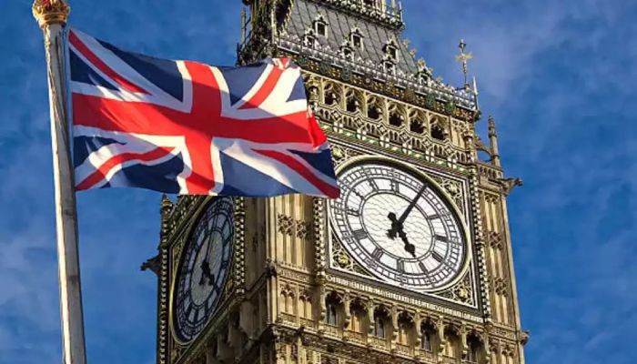 UK raises minimum salary for skilled migrant worker visa