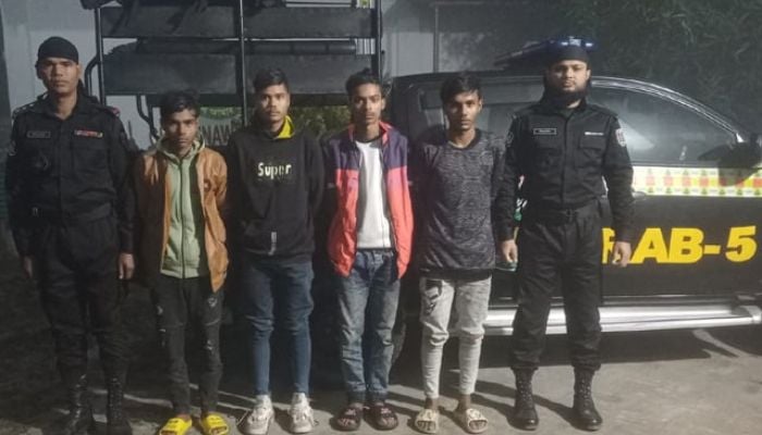 Four juvenile gang members held in C'nawabganj