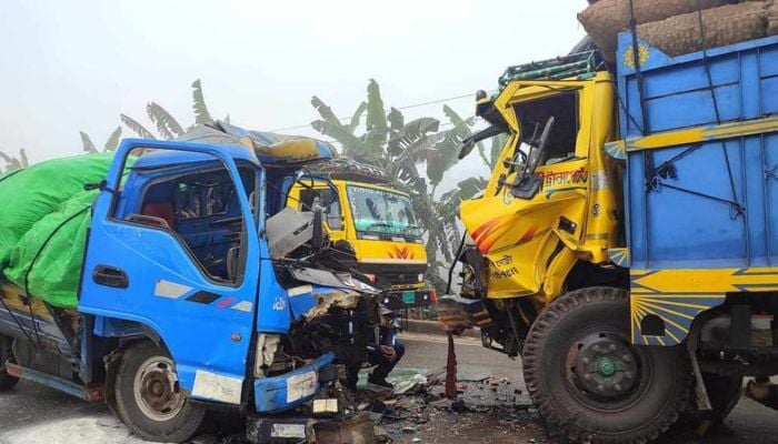 Truck-pickup collision kills 3 in Tarakandi