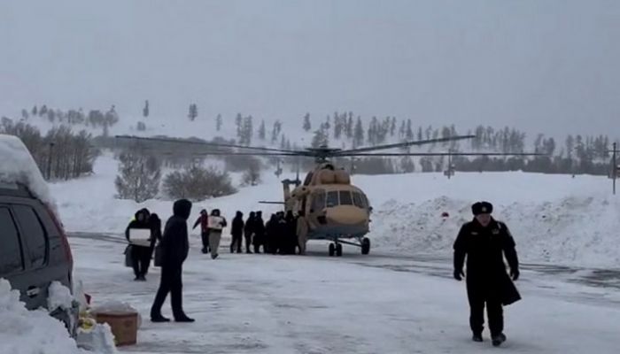 About 1,000 tourists trapped in China's Xinjiang after avalanches