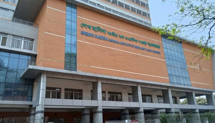 Gas explosion burns 6 in Narayanganj
