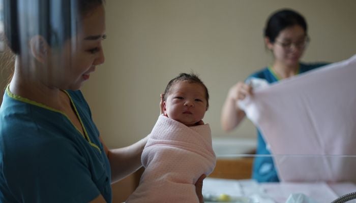 China's population drops for second straight year
