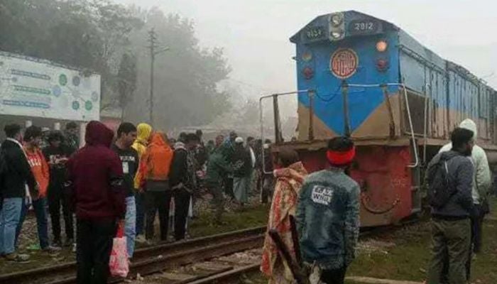 Train derails in Joydebpur