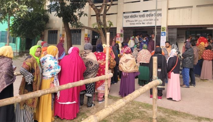 Long line of voters early on polls day