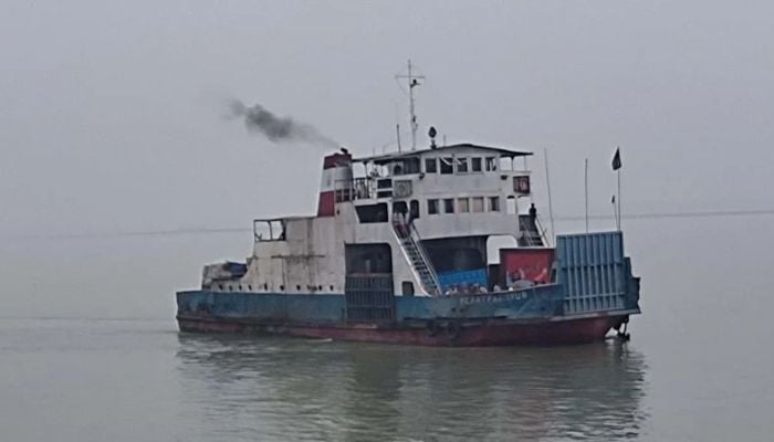 Ferry services resume after 6hrs
