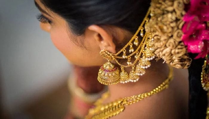 Gold price drops