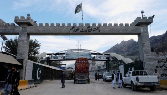 Pakistan-Afghan border crossing reopens after negotiations