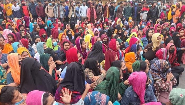 RMG workers block Dhaka-Tangail Highway
