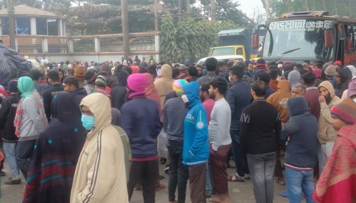 RMG workers block Dhaka-Aricha Highway to demand raise