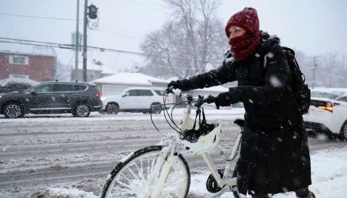 Winter storm hits US with heavy snow and icy winds