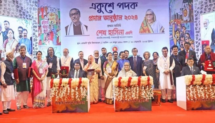 Amar Ekushey teaches not to bow down head: PM
