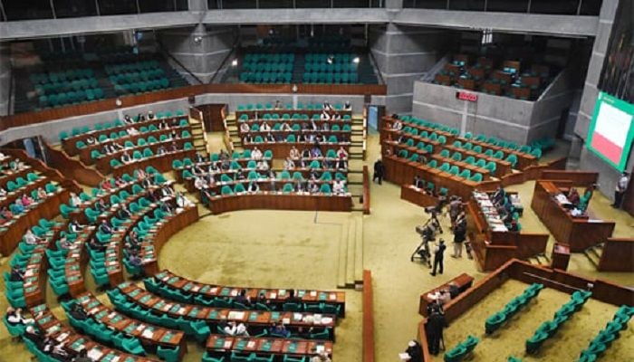 Over 5 lakh posts remain vacant: Farhad