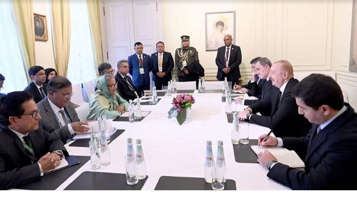 PM holds meeting with Azerbaijan President 