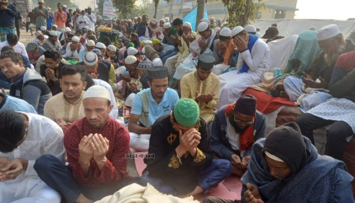 Massive crowd gathers at Ijtema grounds for Akheri Munajat