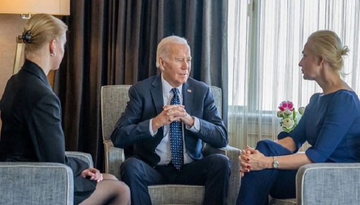 Biden holds poignant meeting with Navalny's daughter, widow