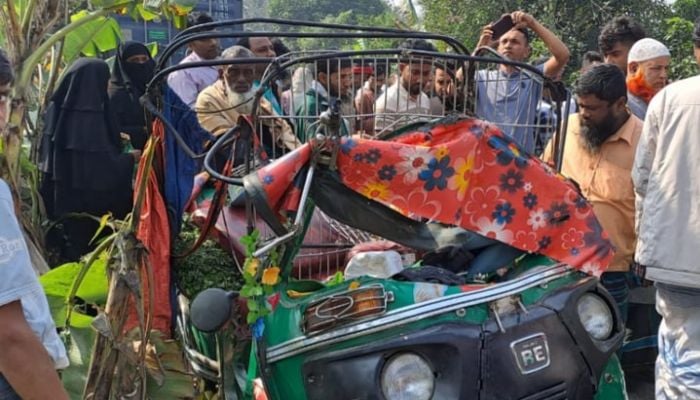 Road accident kills 5 in Cumilla