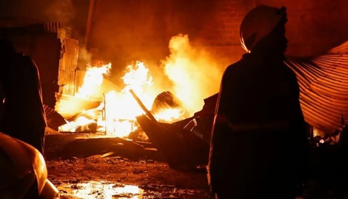 Gas blast in Kenya kills 3, injures 300