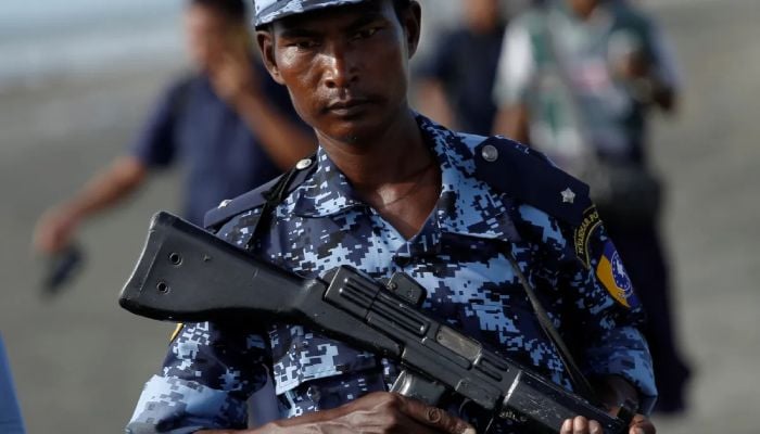 14 Myanmar border guards take refuge in Bangladesh