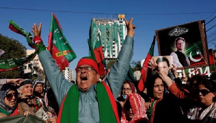 Pakistan's majority parties struggle to form coalition government