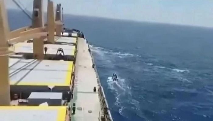 Pirates taking hijacked Bangladeshi ship to Somalia coast