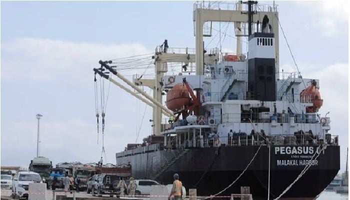 Somali pirates' return adds to crisis for global shipping companies