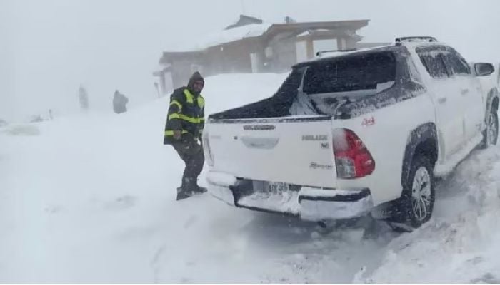 Surprise snowfall, rains kill 35 in Pakistan