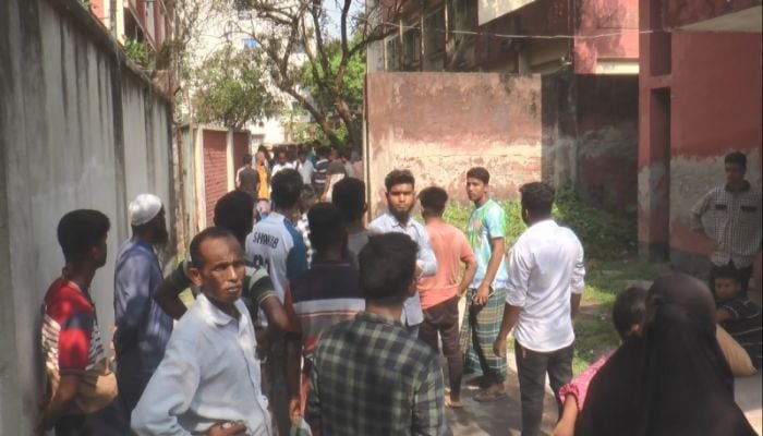 Road accident kills two in Madaripur