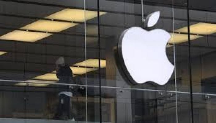 Apple announces Vietnam spending boost as CEO visits Hanoi