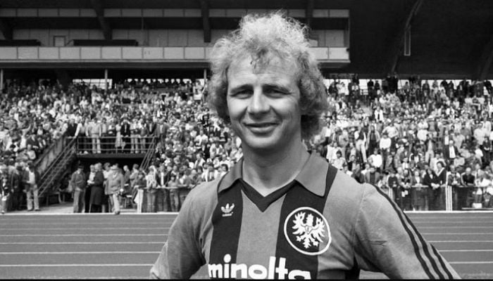 Germany World Cup winner Hoelzenbein dies 