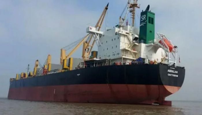 Somali pirates release hijacked Bangladeshi ship, its crews