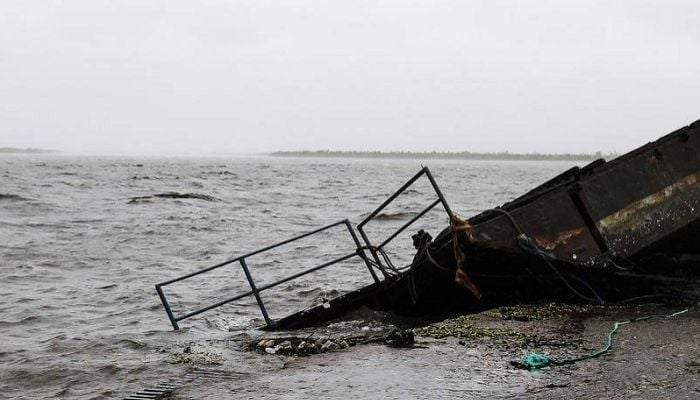 More than 90 killed as boat sinks off Mozambique coast