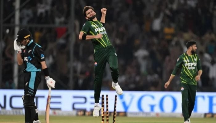 Azam and Afridi help Pakistan down New Zealand to draw T20I series