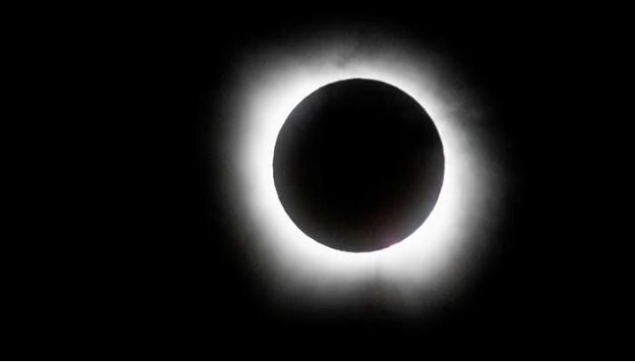 Total solar eclipse: North Americans celebrate with cheers, music and matrimony