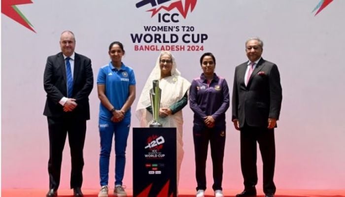 PM meets Bangladesh and India women's cricket teams