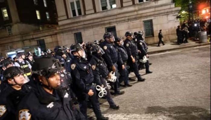 Police arrest Columbia students, clear occupied building in campus unrest