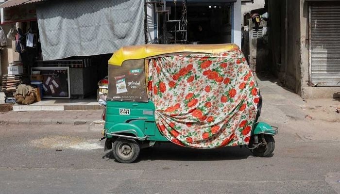India heatwave kills at least 33, including election officials