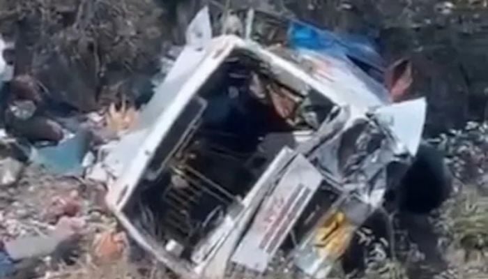 Bus accident kills 21 in India's Jammu