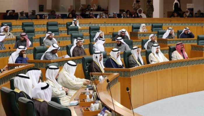 Kuwait approves new government amid political crisis