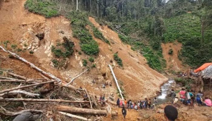 Massive landslide hits Papua New Guinea, many feared dead