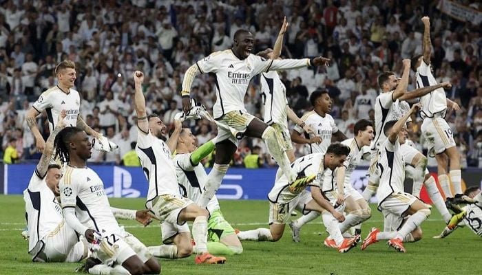 Joselu scores twice in the final minutes as they fight back from the brink of elimination