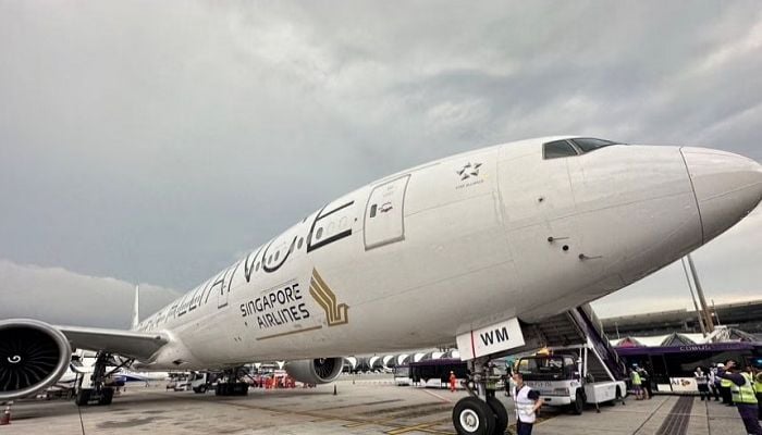 One dead as Singapore Airlines flight hit by turbulence