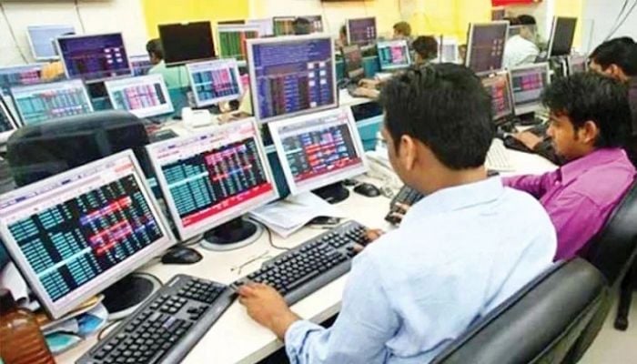 Stocks maintain gaining streak