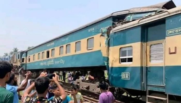 Several injured as 2 trains collide in Gazipur