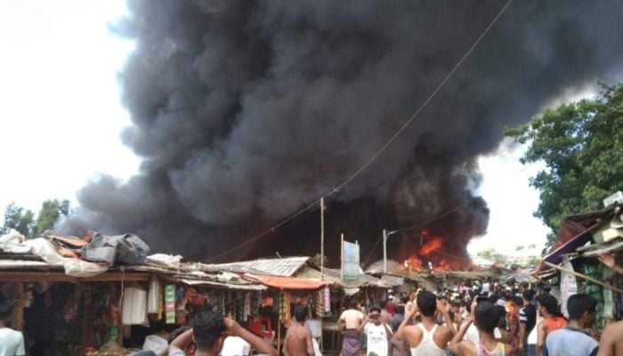 Fire destroys 250 houses in Ukhiya Rohingya camp