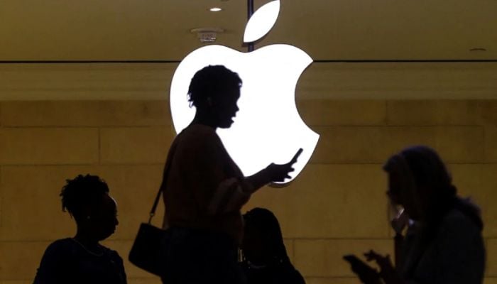 Apple holds talks with rival Meta over AI