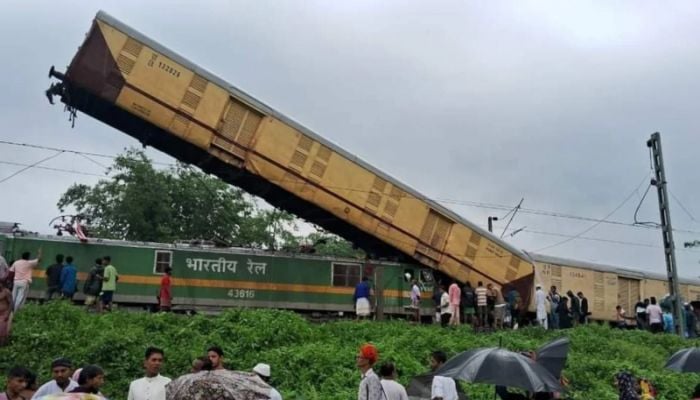 8 dead, 25 injured in Darjeeling train accident