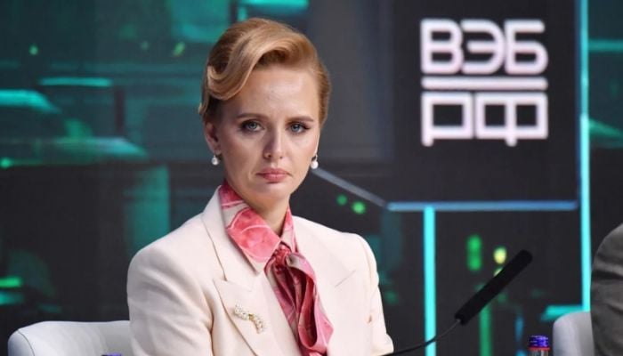 Putin’s daughters make rare appearance
